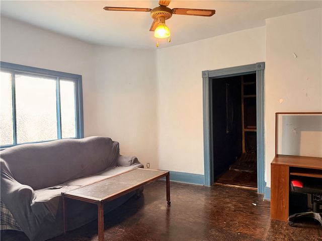 801 Cowan Ave, Jeannette, PA 15644