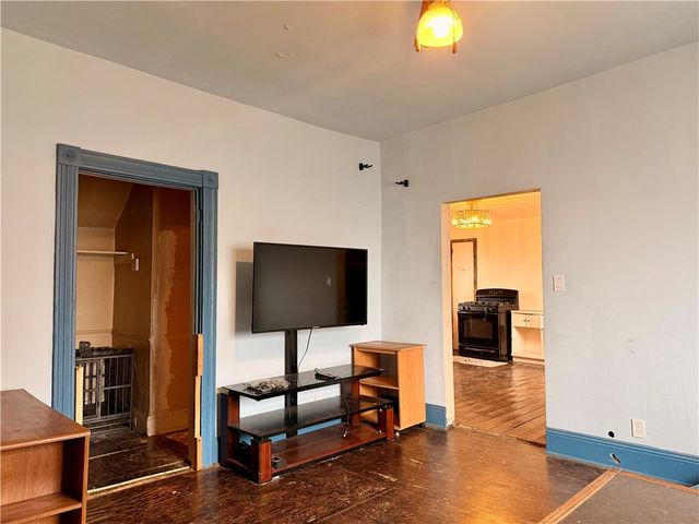 801 Cowan Ave, Jeannette, PA 15644