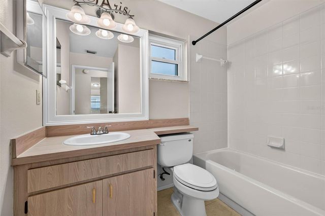 5910 BUTTON QUAIL COURT, Tampa, FL 33624