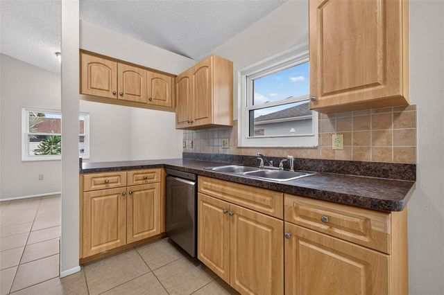 5910 BUTTON QUAIL COURT, Tampa, FL 33624