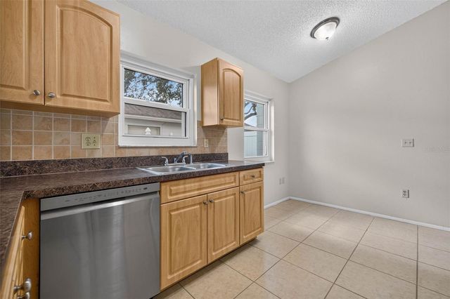 5910 BUTTON QUAIL COURT, Tampa, FL 33624