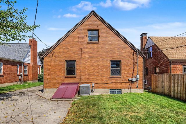 248 Claranna Avenue, Oakwood, OH 45419