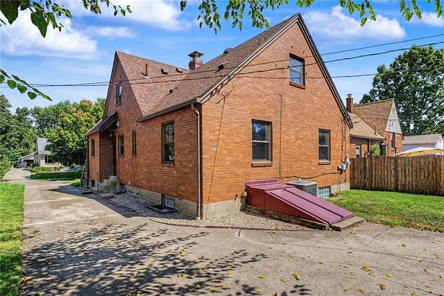 248 Claranna Avenue, Oakwood, OH 45419