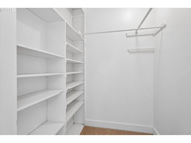 3911 Se LEXINGTON St, Portland, OR 97202