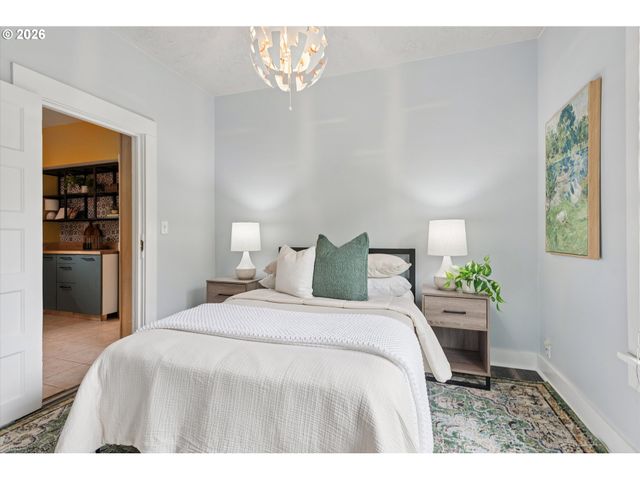 3911 Se LEXINGTON St, Portland, OR 97202