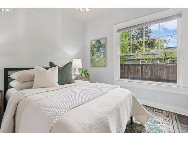 3911 Se LEXINGTON St, Portland, OR 97202