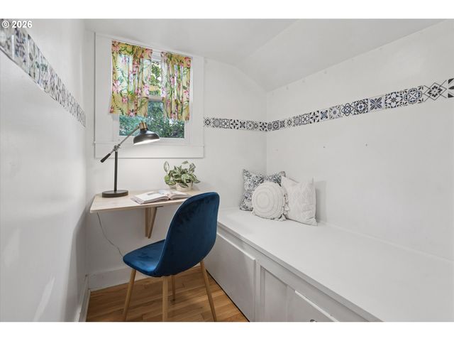 3911 Se LEXINGTON St, Portland, OR 97202