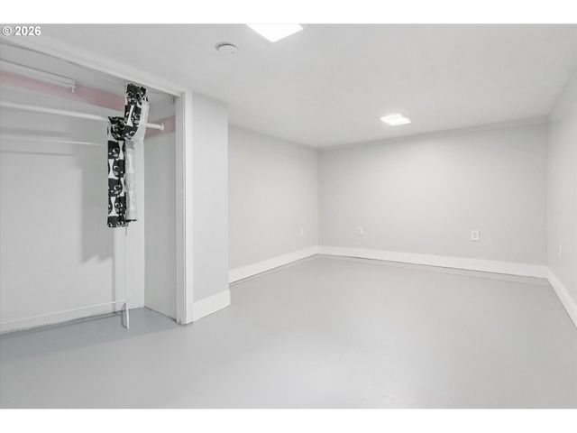 3911 Se LEXINGTON St, Portland, OR 97202