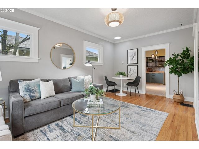 3911 Se LEXINGTON St, Portland, OR 97202