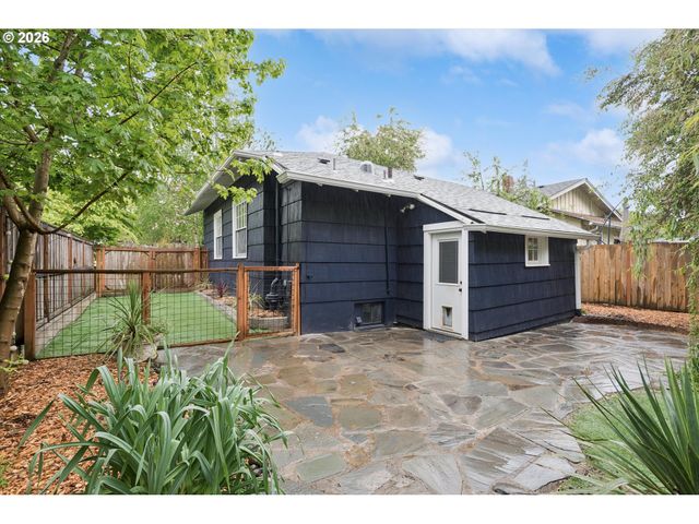 3911 Se LEXINGTON St, Portland, OR 97202