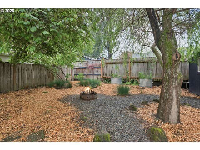 3911 Se LEXINGTON St, Portland, OR 97202