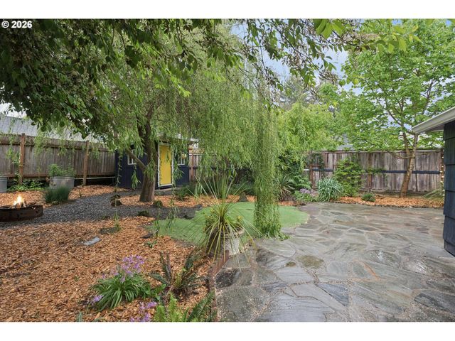 3911 Se LEXINGTON St, Portland, OR 97202