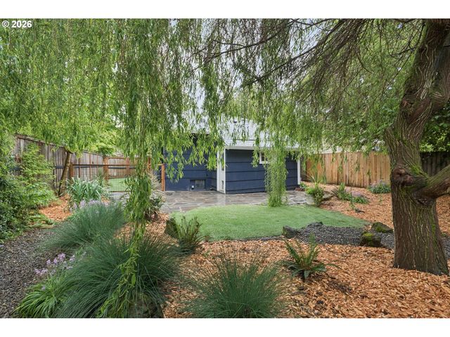 3911 Se LEXINGTON St, Portland, OR 97202