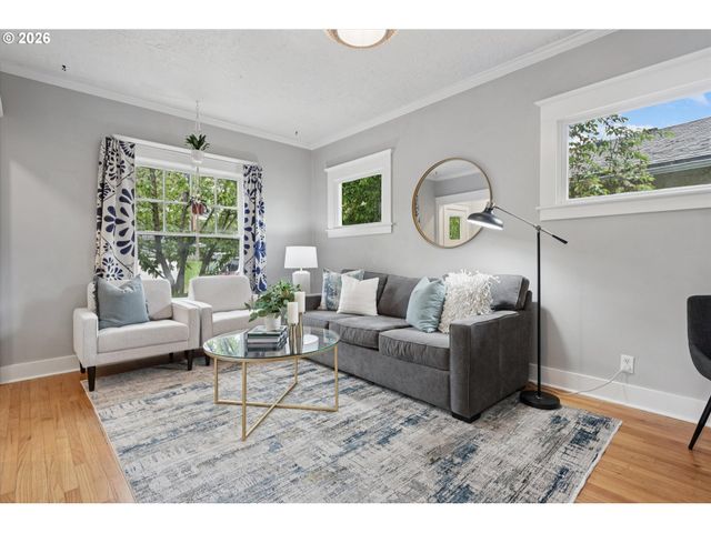 3911 Se LEXINGTON St, Portland, OR 97202