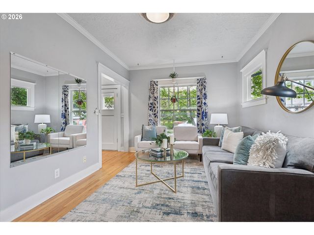 3911 Se LEXINGTON St, Portland, OR 97202