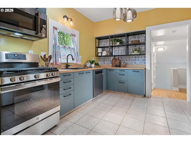 3911 Se LEXINGTON St, Portland, OR 97202