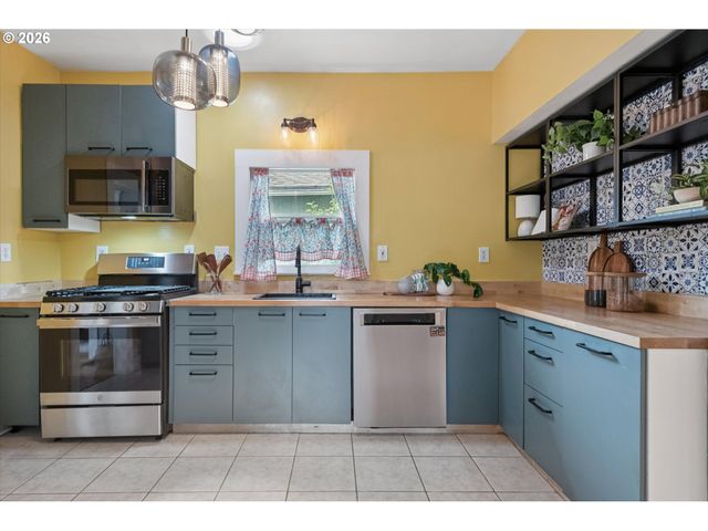 3911 Se LEXINGTON St, Portland, OR 97202