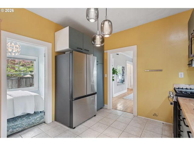 3911 Se LEXINGTON St, Portland, OR 97202