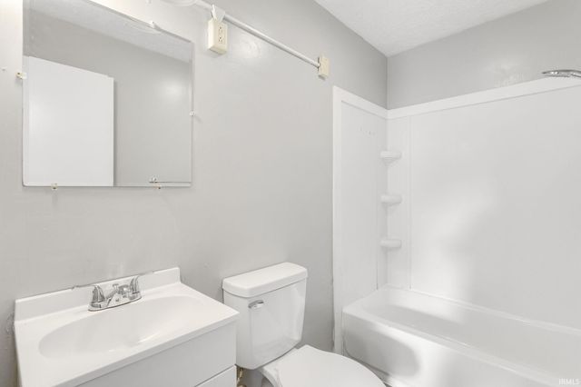 1015 Birchwood Avenue, South Bend, IN 46619