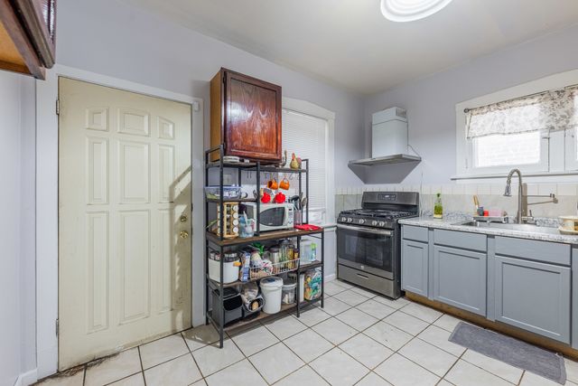 6733 S Campbell Avenue, Chicago, IL 60629