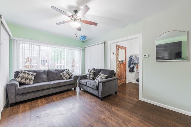 6733 S Campbell Avenue, Chicago, IL 60629