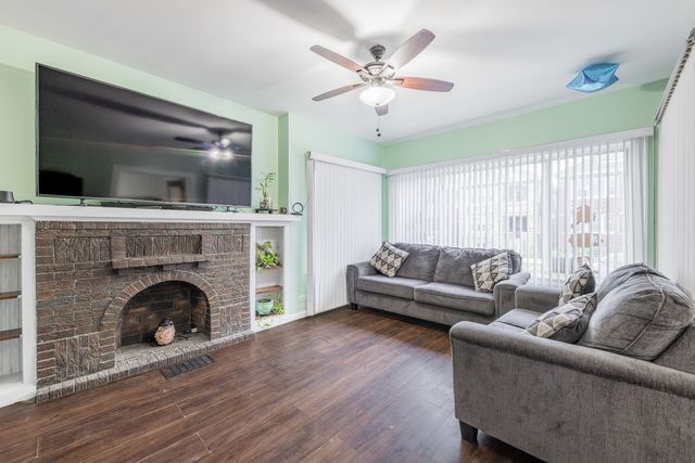 6733 S Campbell Avenue, Chicago, IL 60629