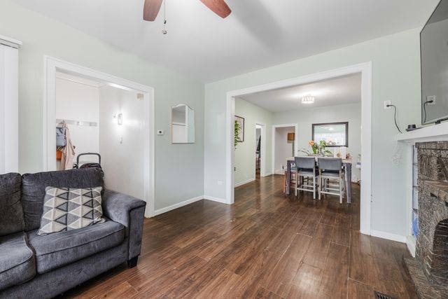 6733 S Campbell Avenue, Chicago, IL 60629