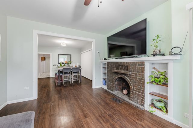 6733 S Campbell Avenue, Chicago, IL 60629