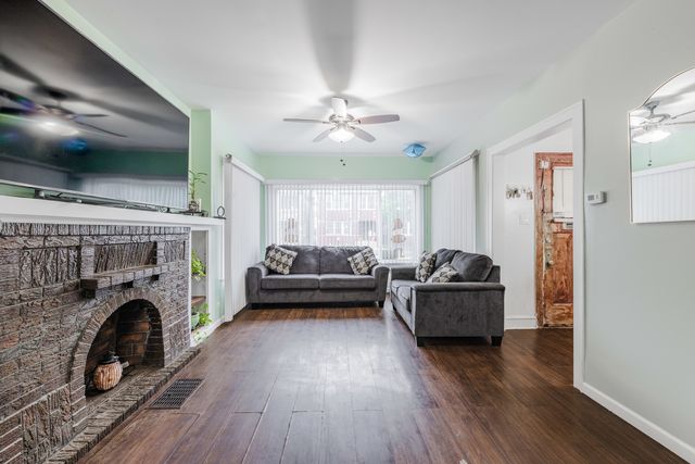 6733 S Campbell Avenue, Chicago, IL 60629