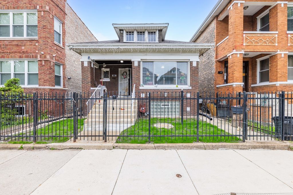 6733 S Campbell Avenue, Chicago, IL 60629