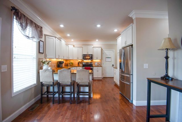 76 Smelser Lane, Milton, WV 25541