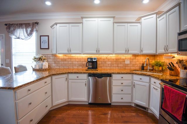 76 Smelser Lane, Milton, WV 25541