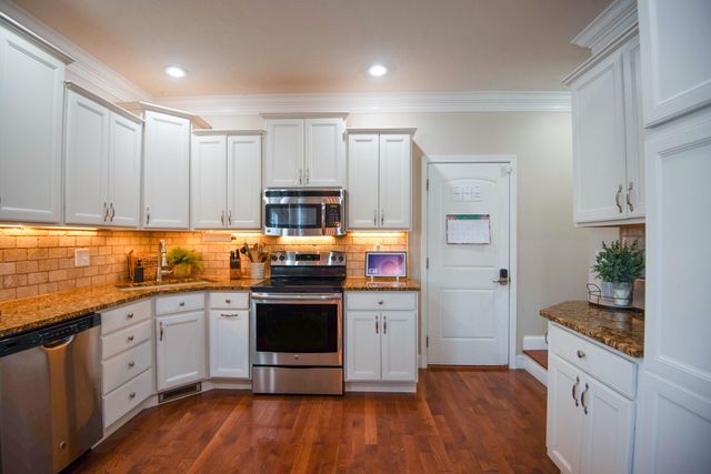 76 Smelser Lane, Milton, WV 25541