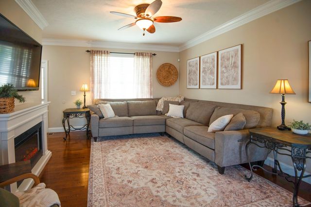 76 Smelser Lane, Milton, WV 25541