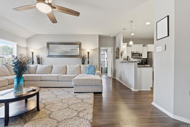 1178 Meadows Edge Drive, Alexander, AR 72002