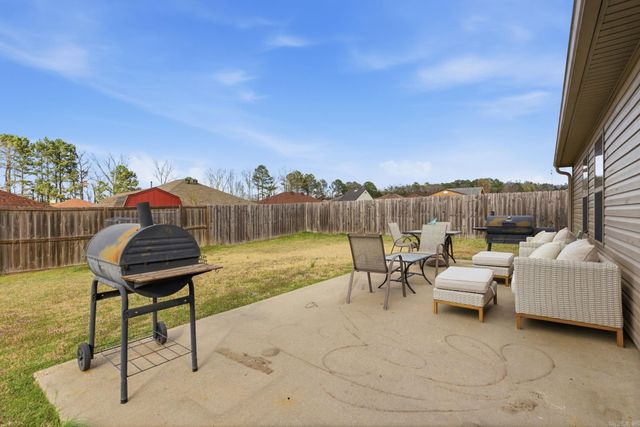 1178 Meadows Edge Drive, Alexander, AR 72002