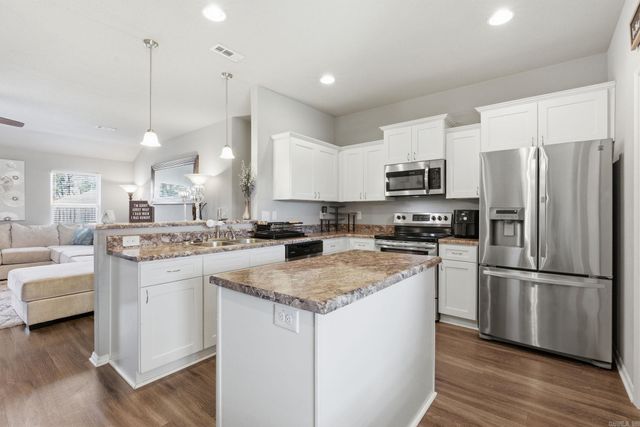 1178 Meadows Edge Drive, Alexander, AR 72002