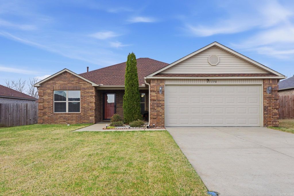 1178 Meadows Edge Drive, Alexander, AR 72002