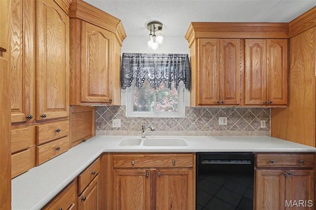 282 Geremma Drive, Ballwin, MO 63011