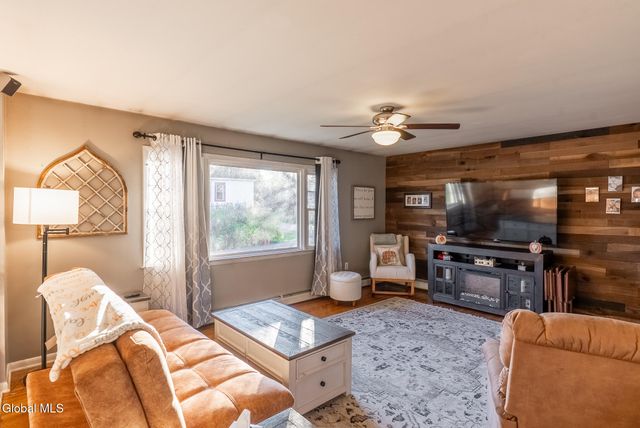 11 Walnut Road, Mechanicville, NY 12118