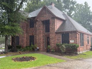 2010 Trail Water Court, Houston, TX 77339