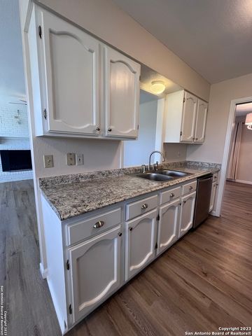 1410 Colleen Dr, Canyon Lake, TX 78133