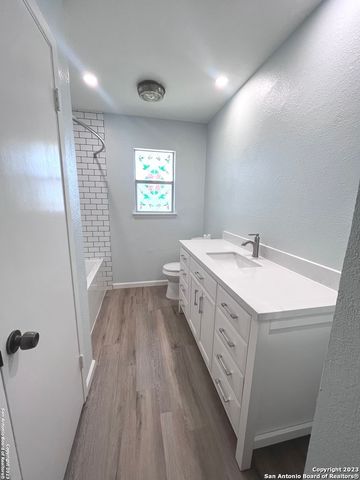 1410 Colleen Dr, Canyon Lake, TX 78133