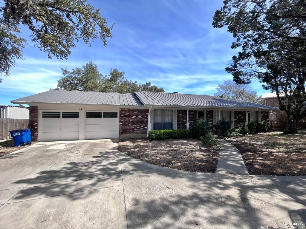 1410 Colleen Dr, Canyon Lake, TX 78133