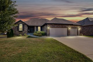 858 East Weldon Drive, Nixa, MO 65714