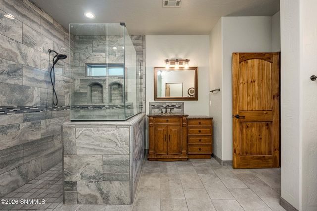 1622 Calle De Valezquez, Las Cruces, NM 88007