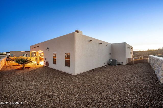 1622 Calle De Valezquez, Las Cruces, NM 88007