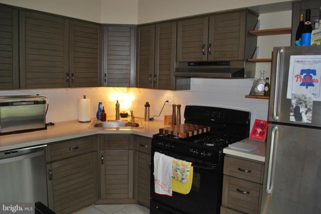 5 POWELL CT, Hightstown, NJ 08520