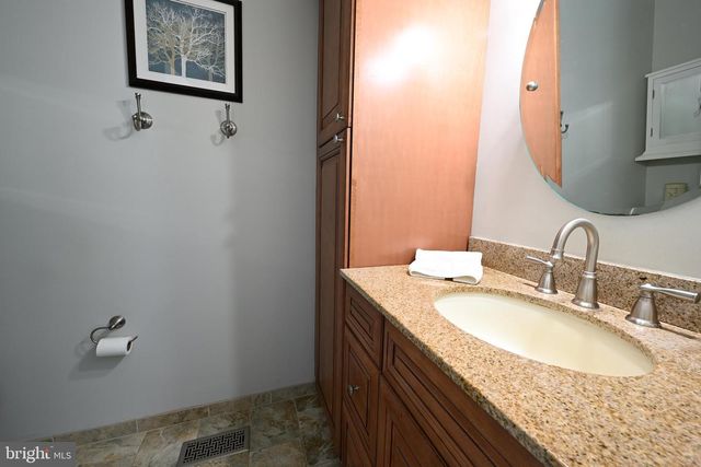 126 JULIUSTOWN RD, Columbus, NJ 08022
