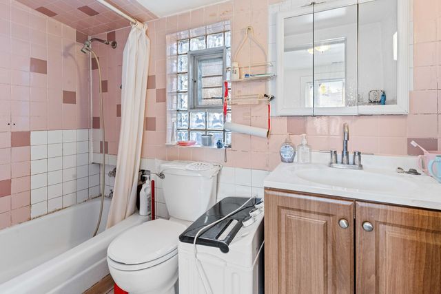 318 W 24th Place, Chicago, IL 60616